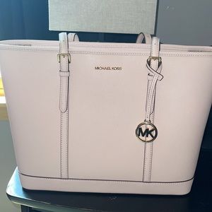 Michael Kors JET SET traveler in Powder Blush Large Shoulder Tote! 💕💝🎀
